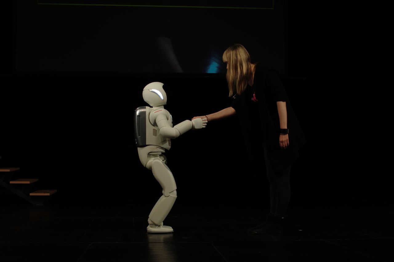 File:Speculum Artium Festival 2014 Asimo a robot by Honda.jpg