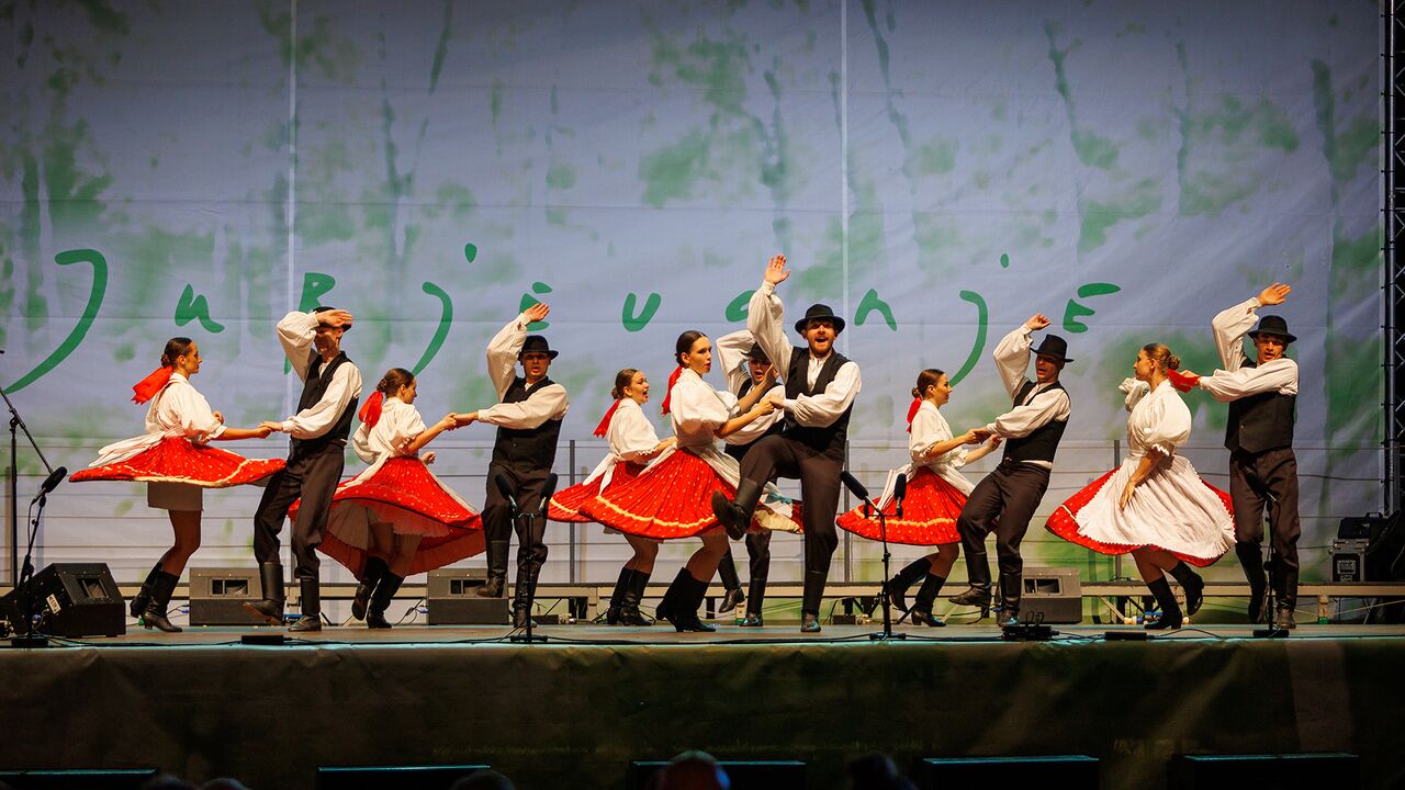 File:Jurjevanje in Bela krajina 2022 Slovakian folklore group Photo Jani Pavlin.jpg