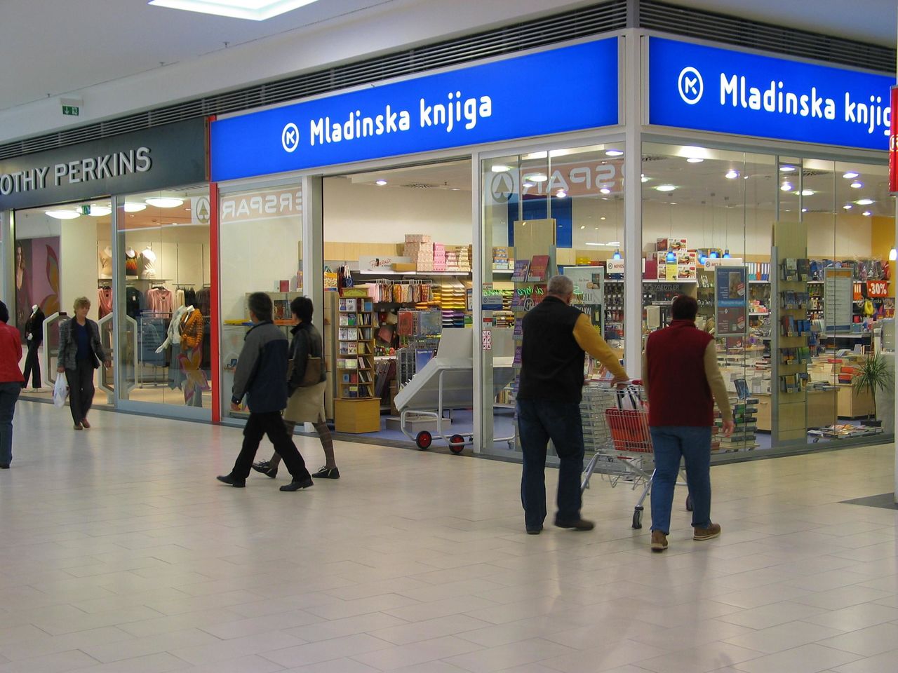 File:Mladinska knjiga Bookstores 2005 Celje.JPG
