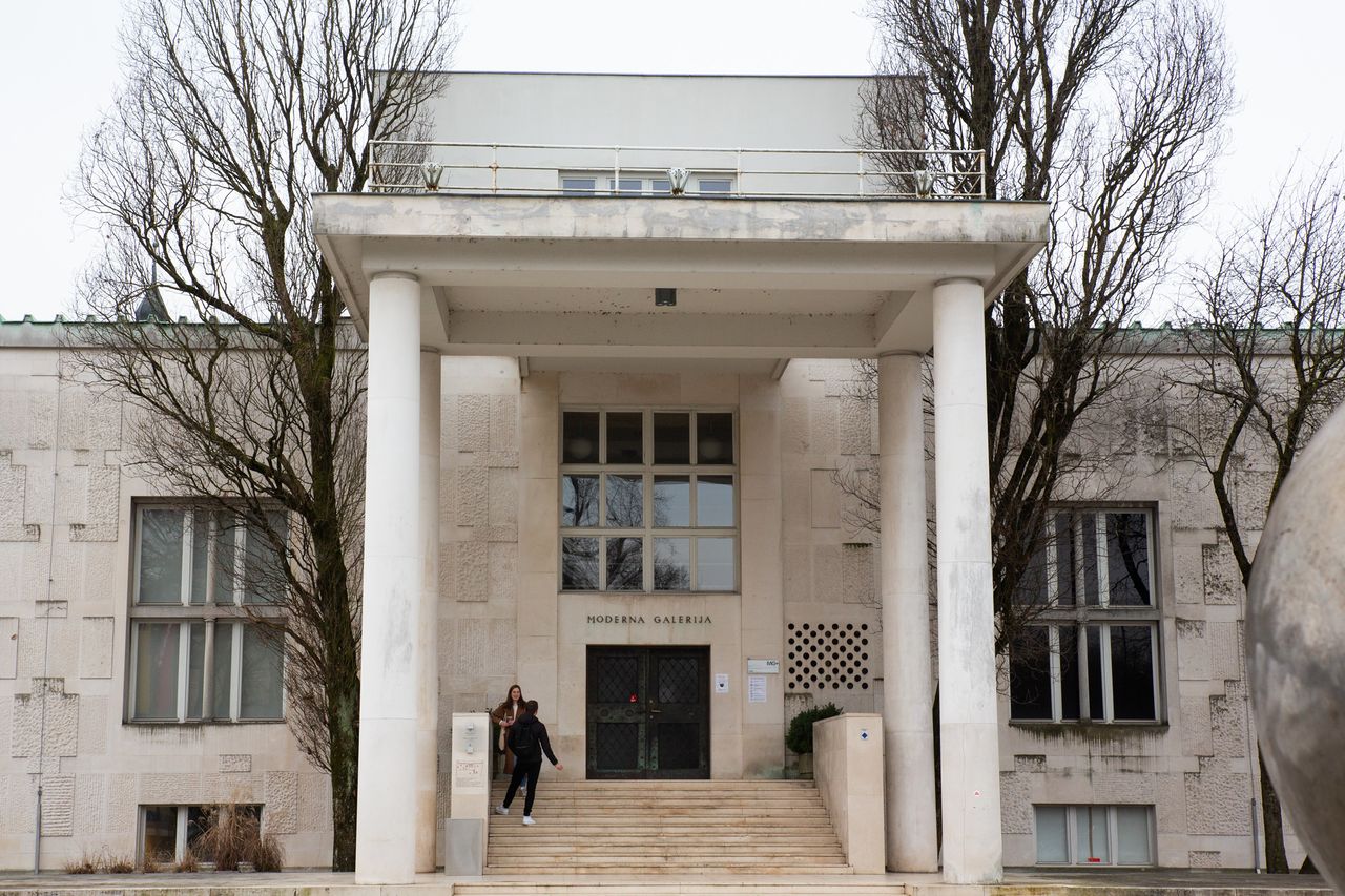 File:Moderna galerija 2021 entrance Photo Kaja Brezocnik.jpg