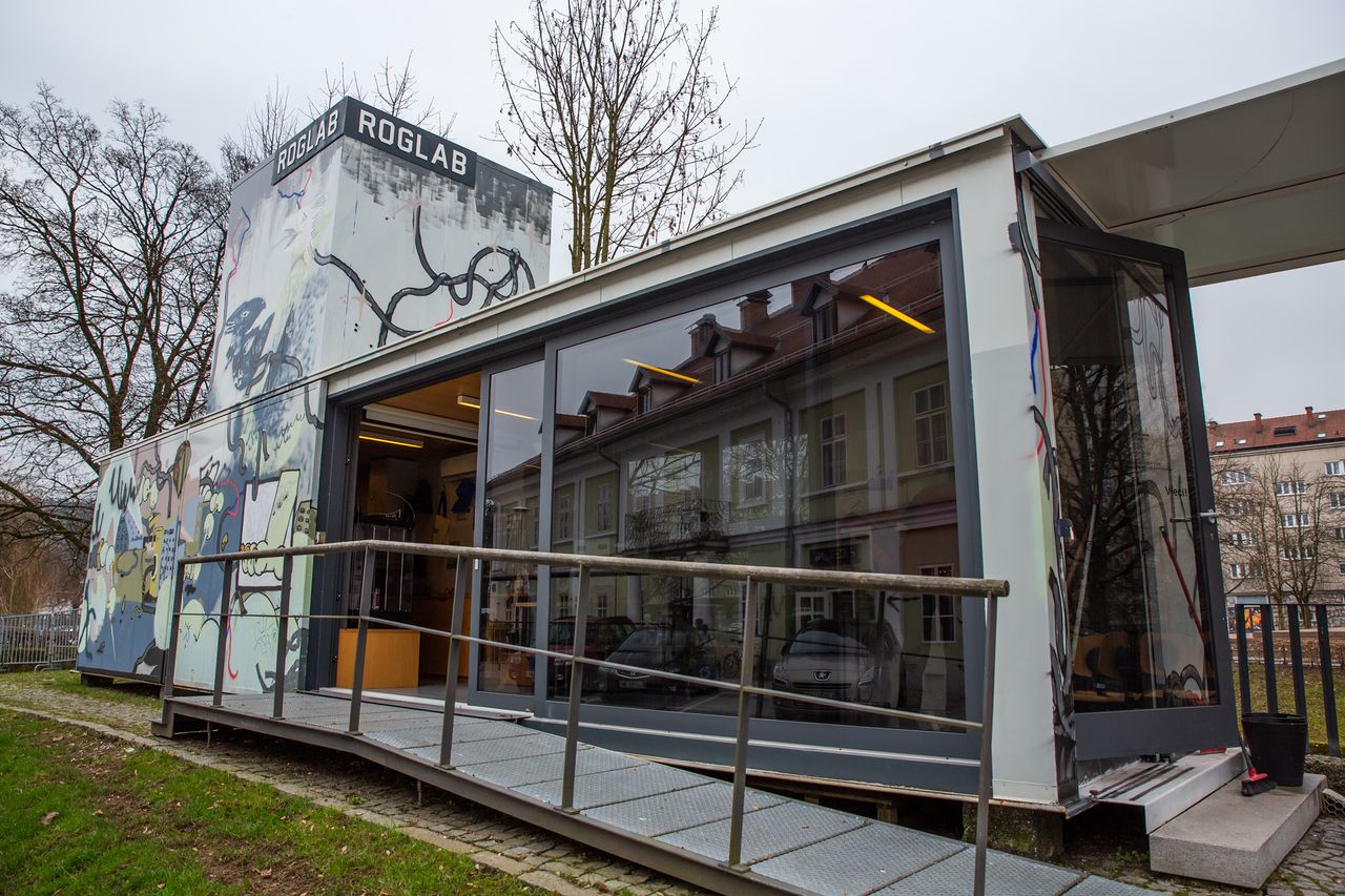 File:RogLab 2021 exterior Photo Kaja Brezocnik (3).jpg
