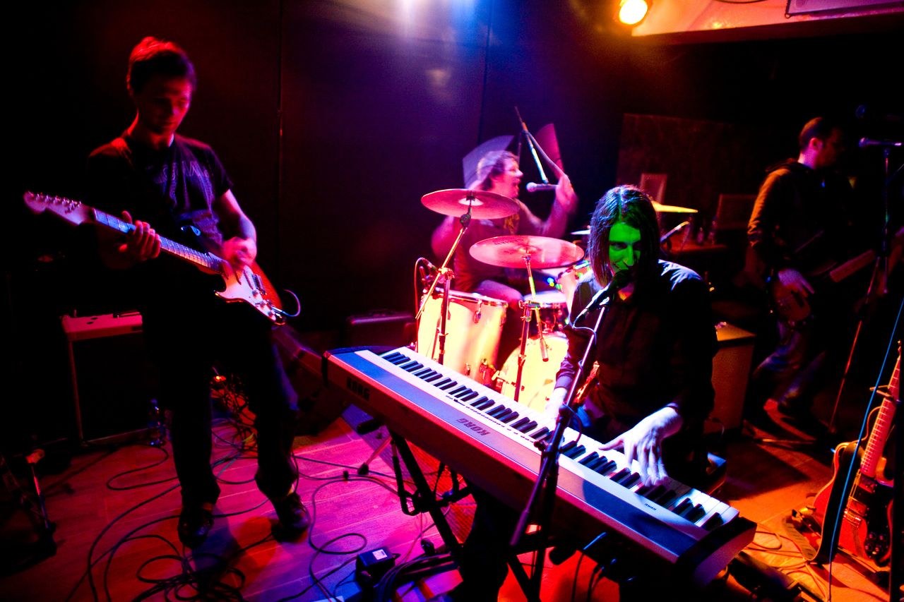 File:Drustvo mrtvih pesnikov 2008 LokalPatriot concert Photo Photo Borut Peterlin.jpg