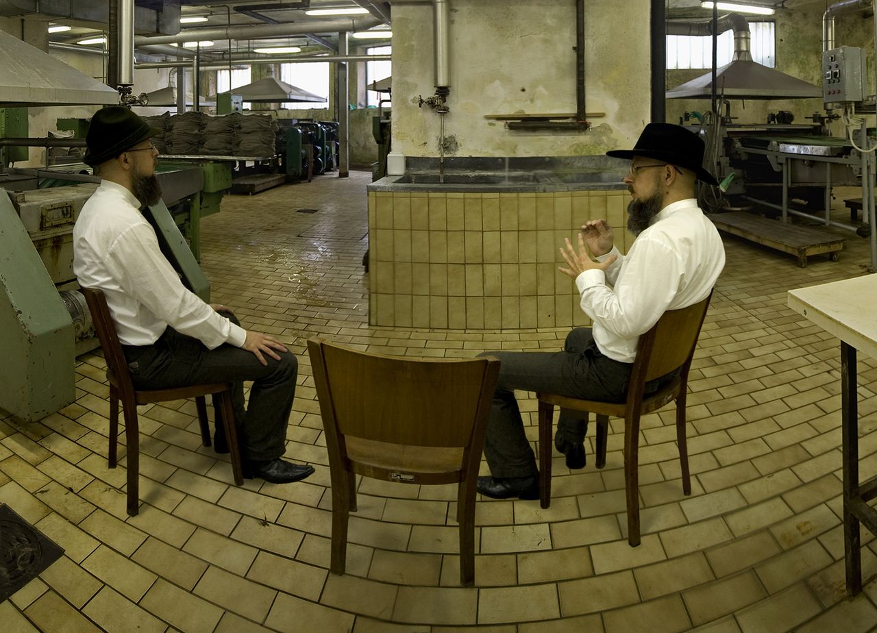 File:Alkatraz Gallery 2010 In honour of the hat.jpg