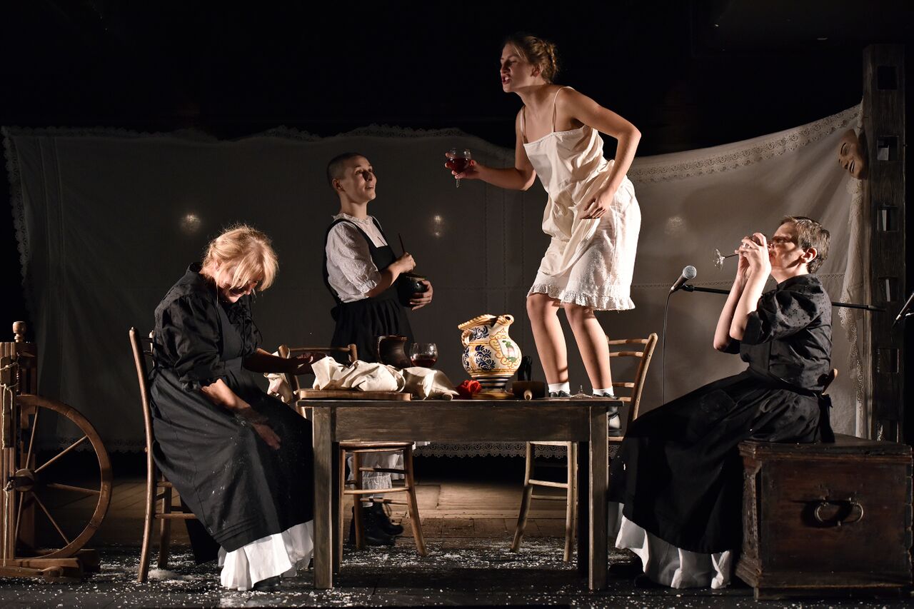 Week of Slovenian Drama 2023 women in dough Photo Peter Uhan.jpg