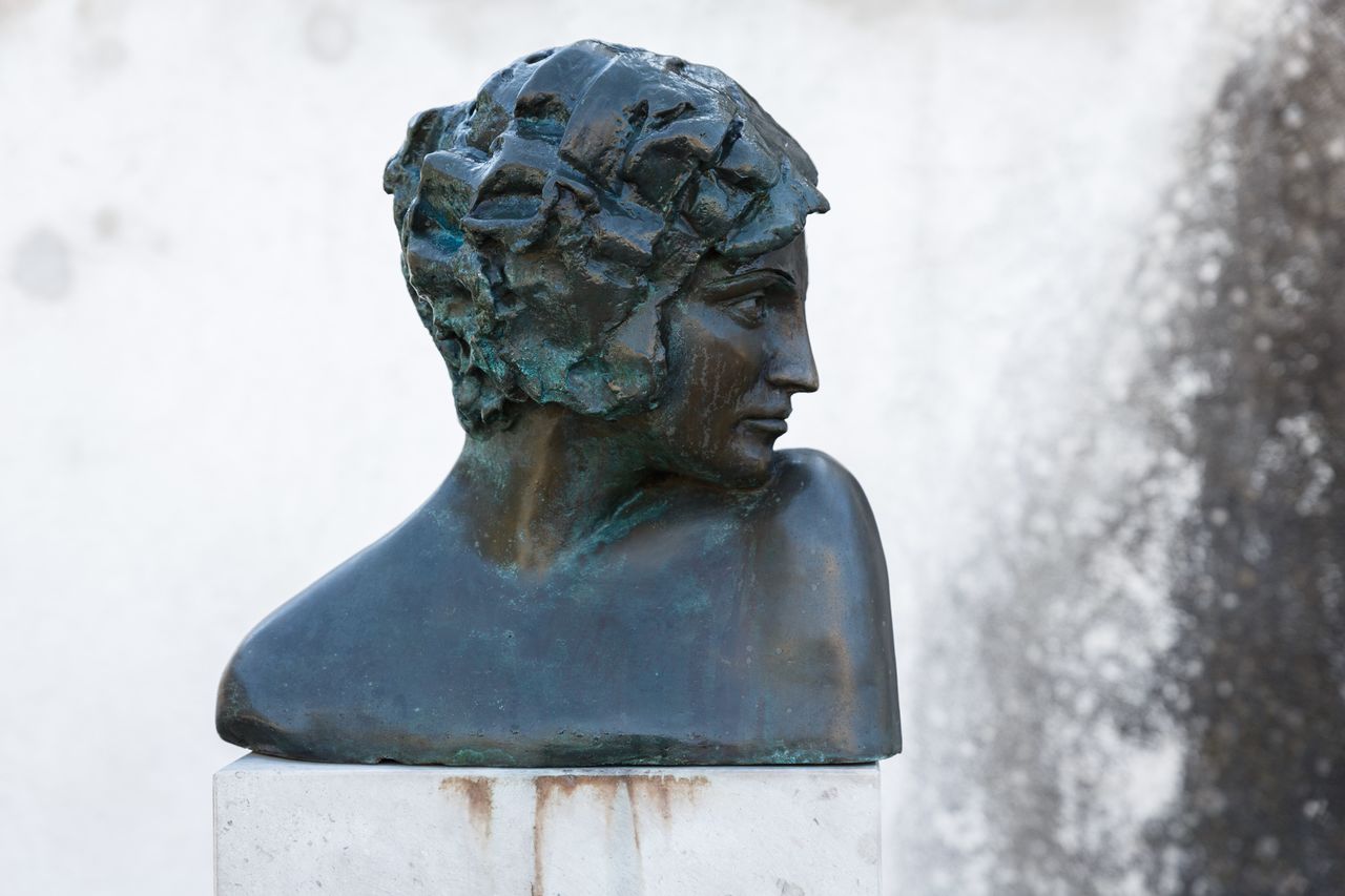 File:Museum of Slovenian Film Actors 2020 Bust Photo Kaja Brezocnik.jpg