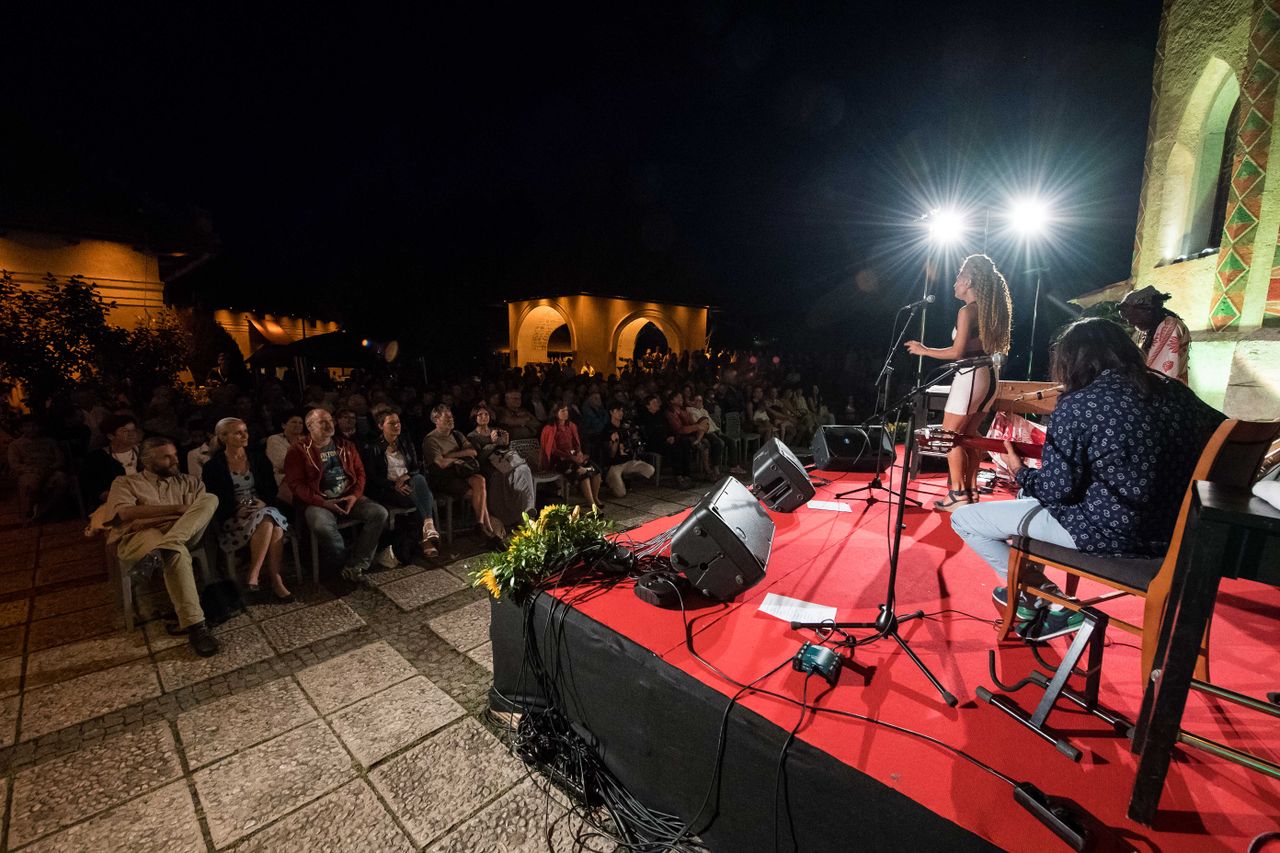 File:Okarina Festival Bled 2017 La Negra at Bled Castle Photo Jon Razinger.JPG