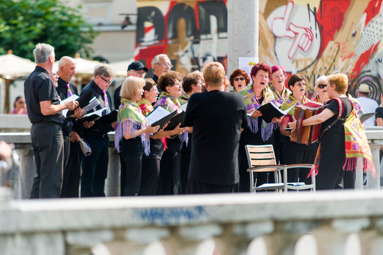 File:Praznik glasbe 2017 mixed choir performance Photo Lovro Megusar.jpg
