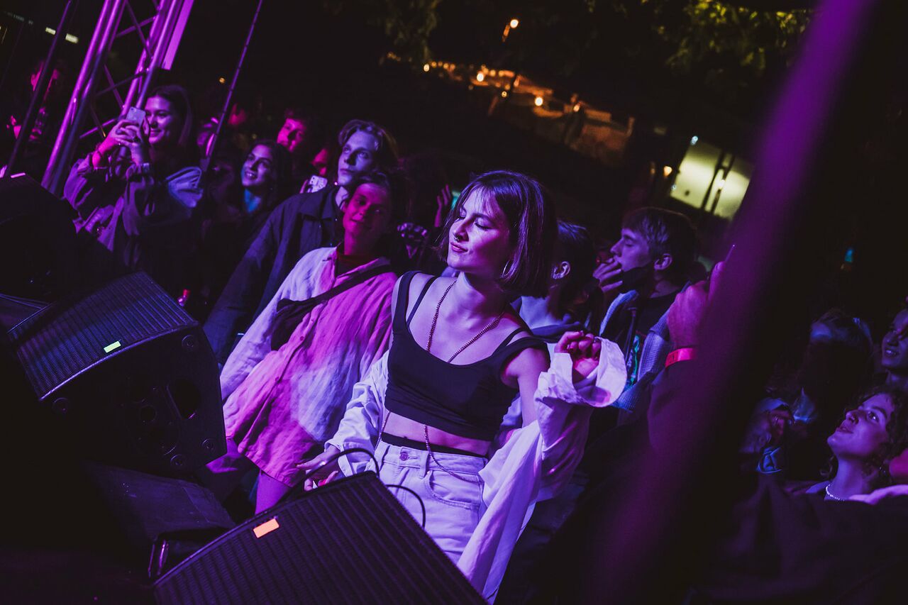 File:TRESK Festival dancing audience Photo Izak Kermc.jpeg