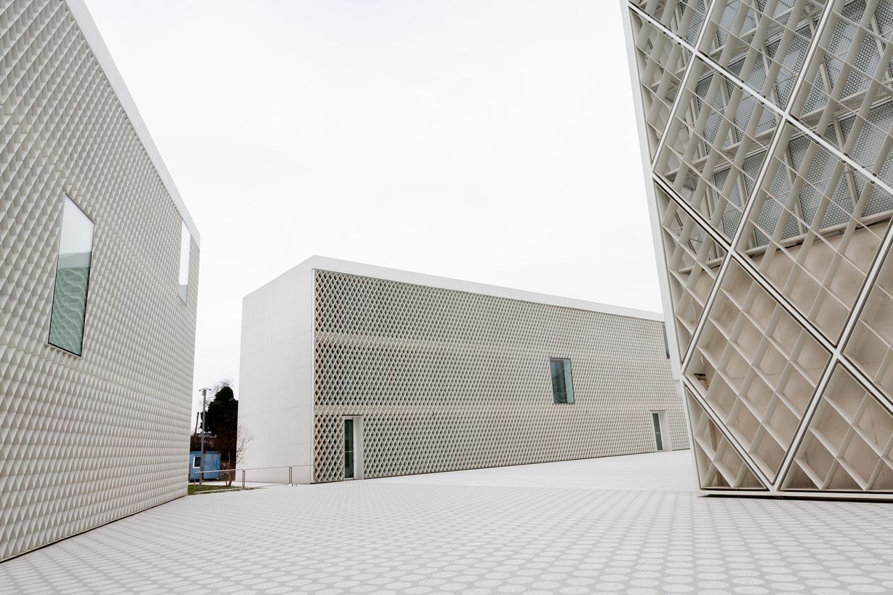 File:Bevk Perovic Arhitekti 2021 Islamic Religious and Cultural Centre Photo Kaja Brezocnik (8).jpg