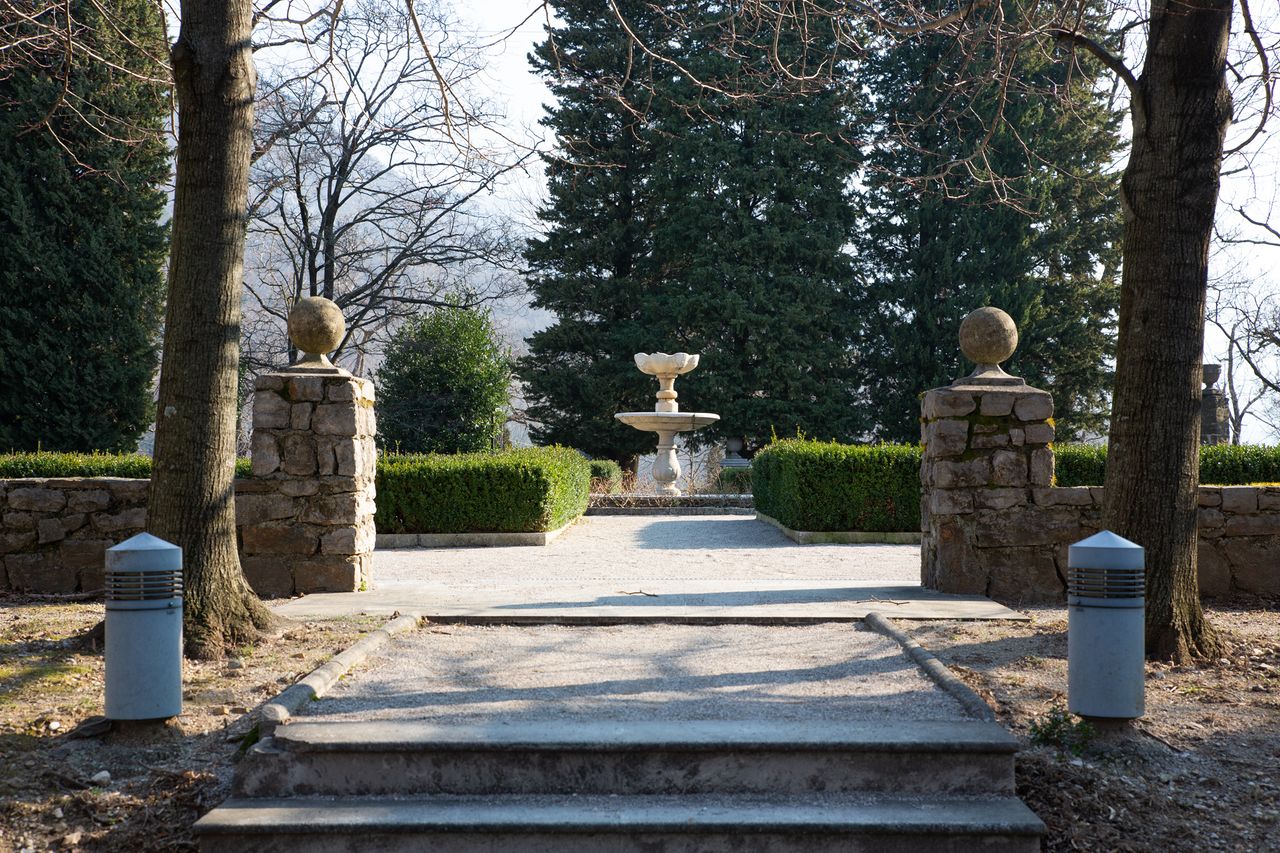 File:Kromberk Castle 2021 garden Photo Kaja Brezocnik.jpg