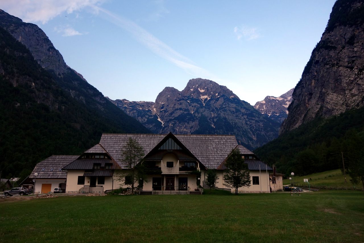 File:Trenta Lodge TNP Information Centre and Museum 2014 exterior (2).jpg