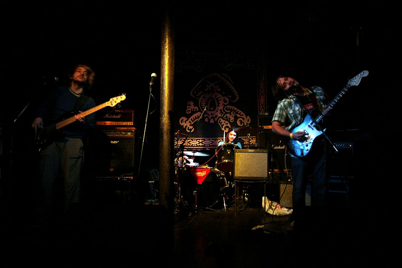 FV Music Festival 2011 Klub Menza pri koritu Dandelion Children 01.jpg