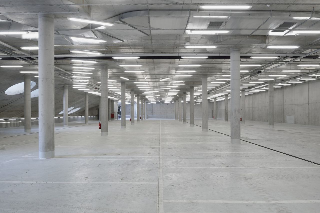 File:STVAR architects 2015 Nordic Centre Planica underground hall.jpg