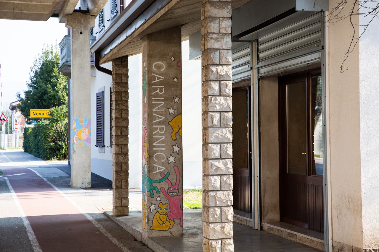 File:Carinarnica 2021 exterior detail Photo Kaja Brezocnik.jpg