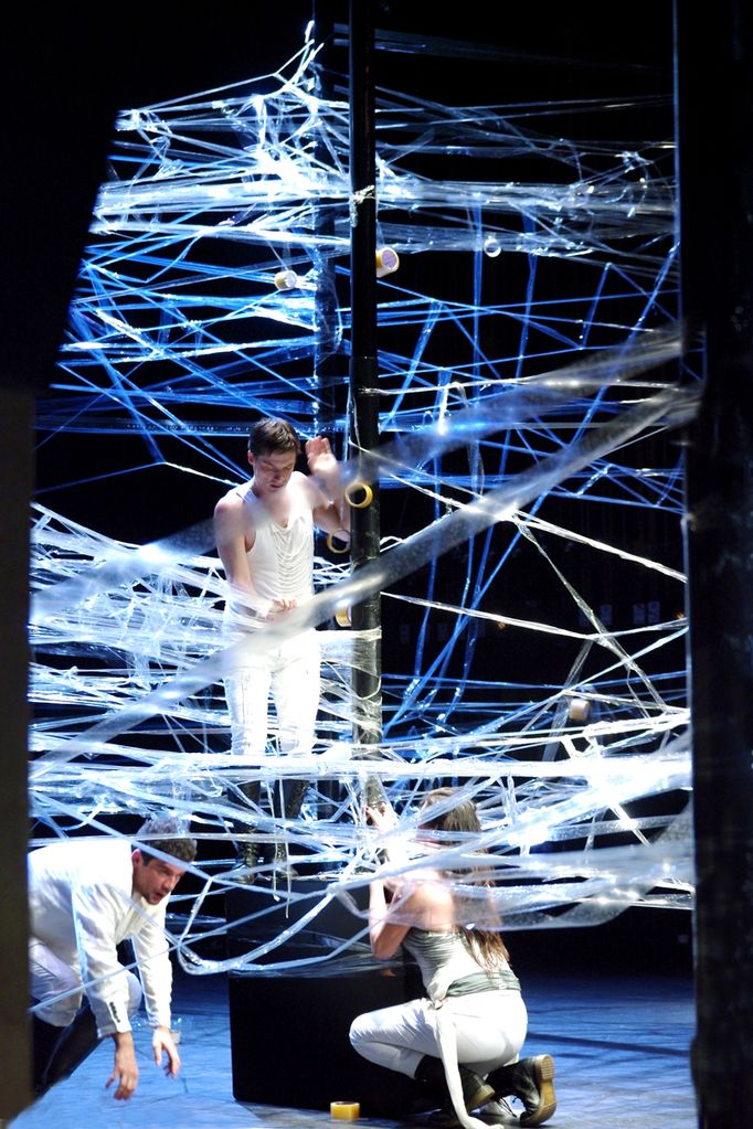 File:Maribor Theatre Festival 2010 Metamorfoze Photo Ivan Vinovrski.jpg