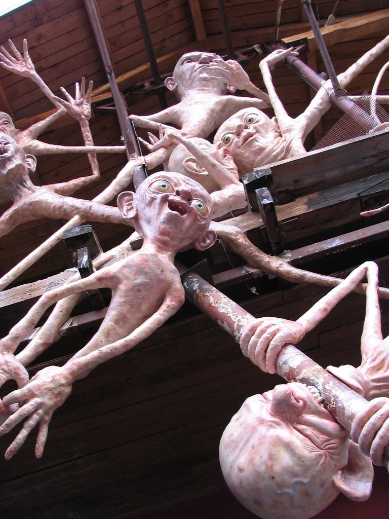 File:Metelkova mesto Autonomous Cultural Zone 2008 Photo Janez Slamic (20).jpg