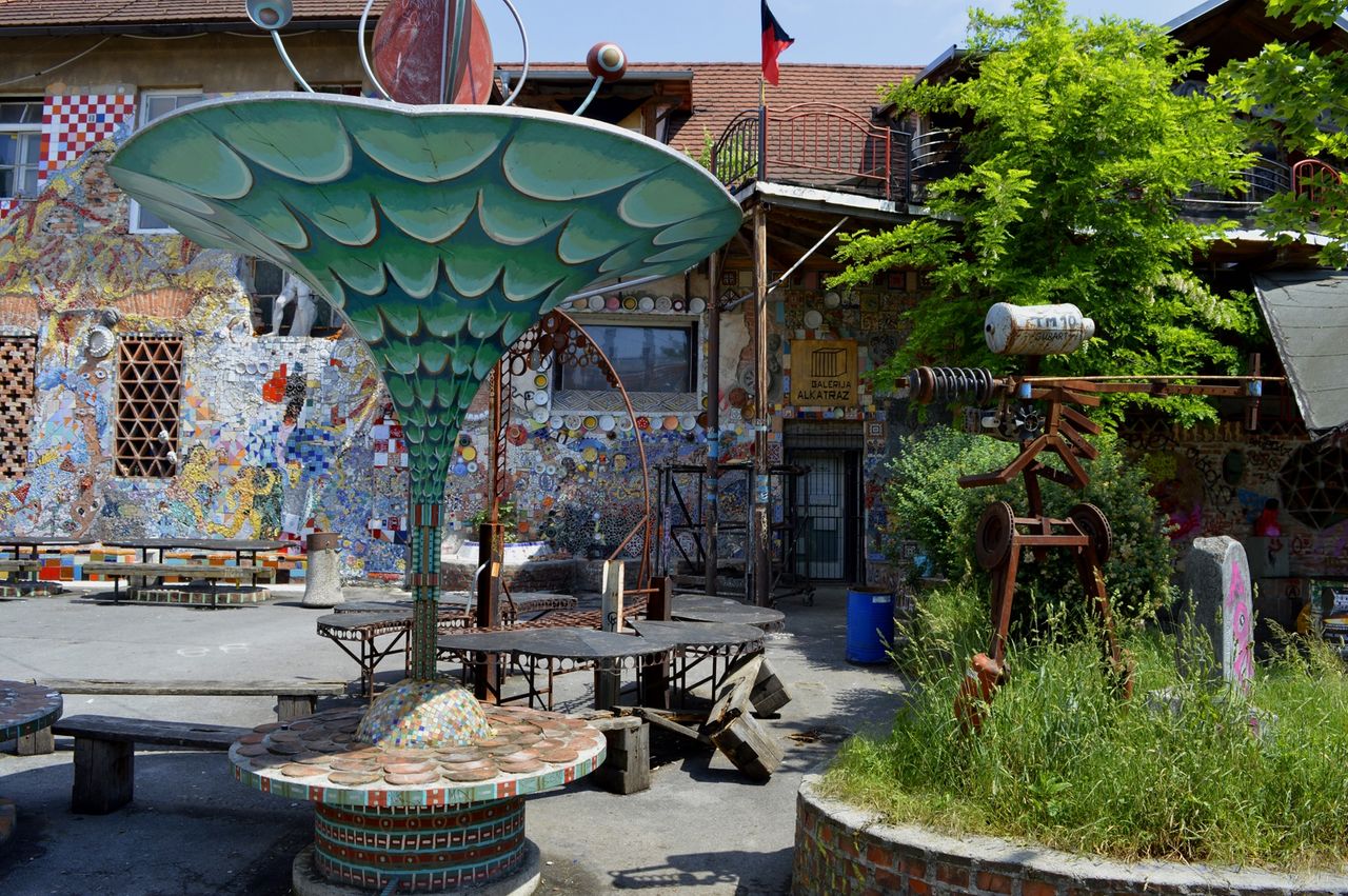 File:KUD Mreza 2015 Urbani likovni projekt Tina Drcar at Metelkova Photo Bozo Rakocevic.JPG