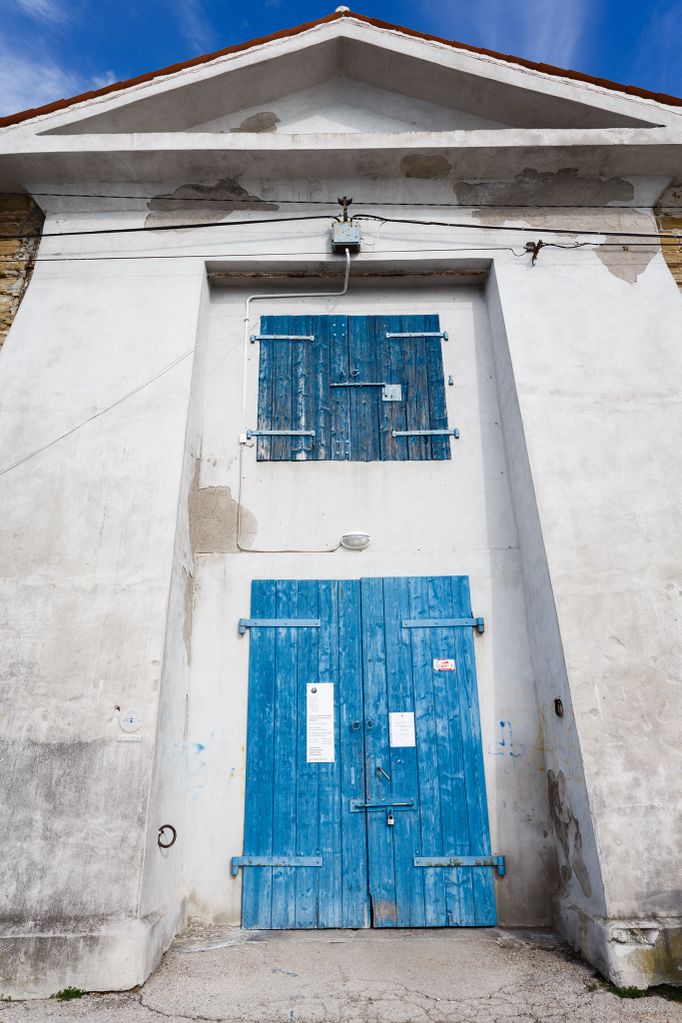 File:Monfort Exhibition Space 2020 Entrance Photo Kaja Brezocnik.jpg