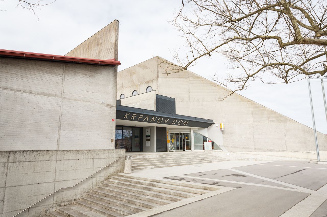 File:Krpanov dom Pivka 2020 Exterior Photo Kaja Brezocnik (3).jpg