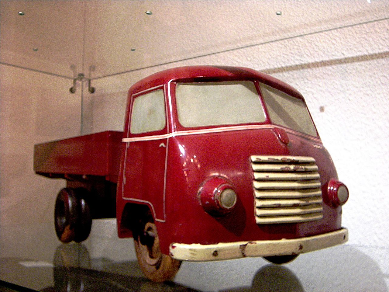 File:Maribor National Liberation Museum 2011 Luka truck.jpg