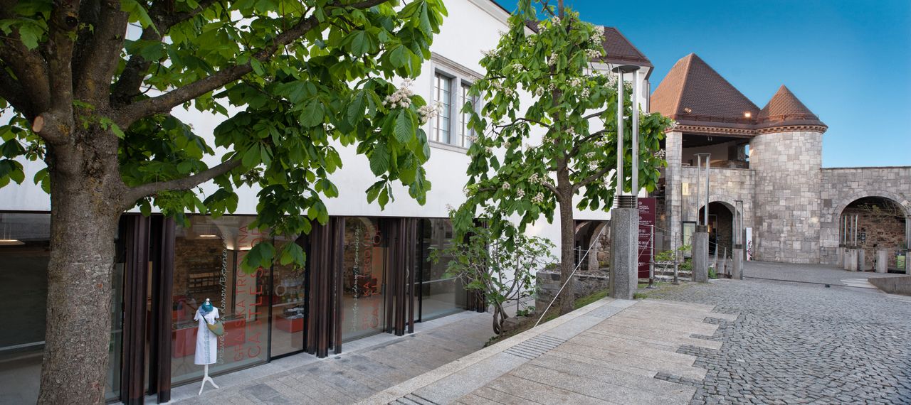 File:Ljubljanski grad Public Institute 2015 a shop Photo Domen Pal.jpg