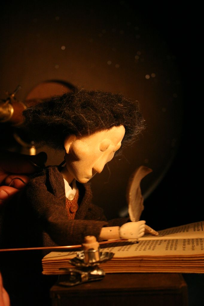 File:Glej Theatre 2004 Puppet Photo Urska Boljkovac.jpg