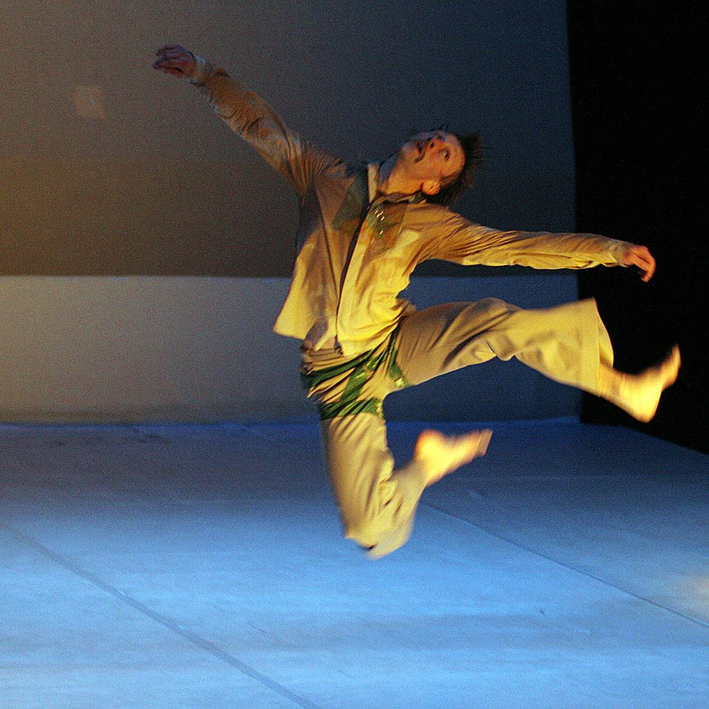 File:Plesna izba 2008 Les SlovaKs Dance Collective Photo Daka.jpg