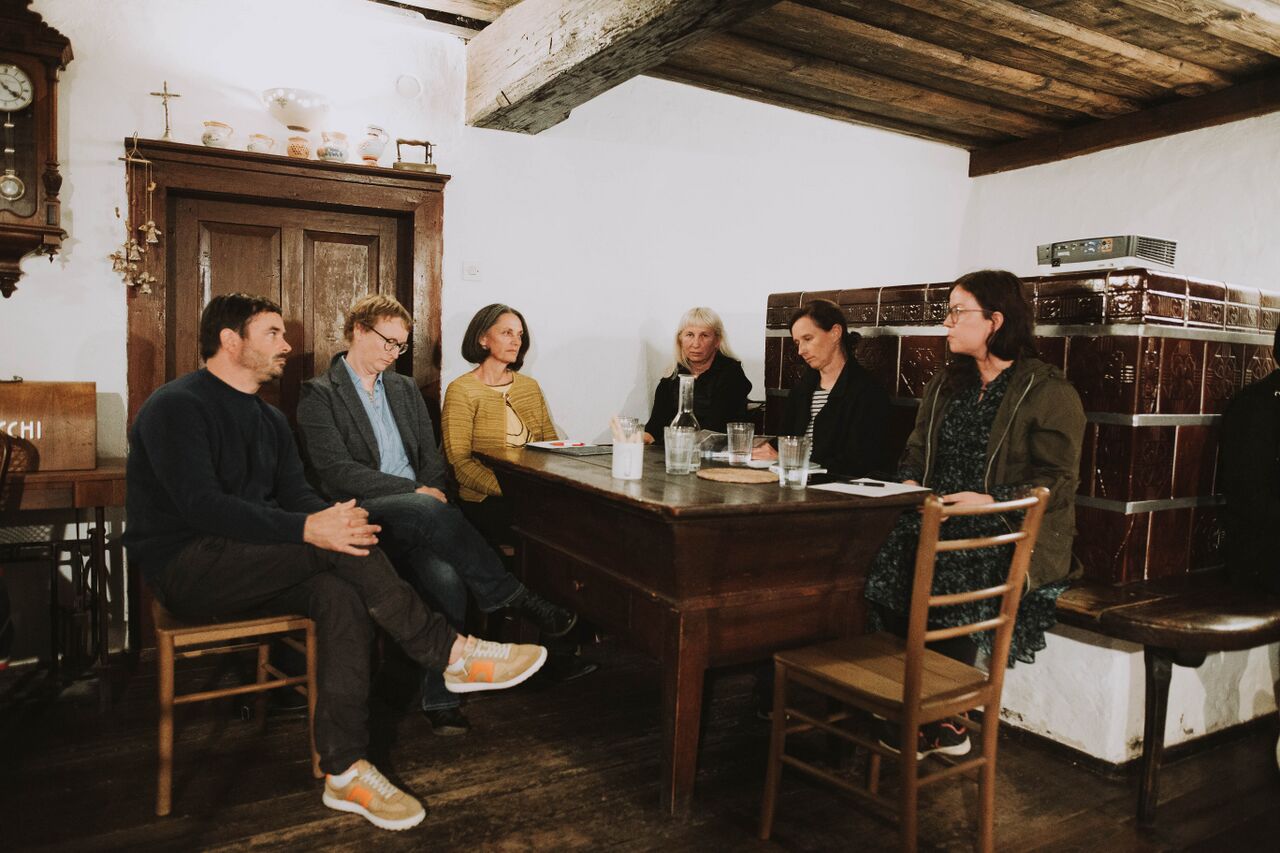 File:Kajza 2022 Living in the Alps roundtable Photo Amadeja Smrekar.jpeg