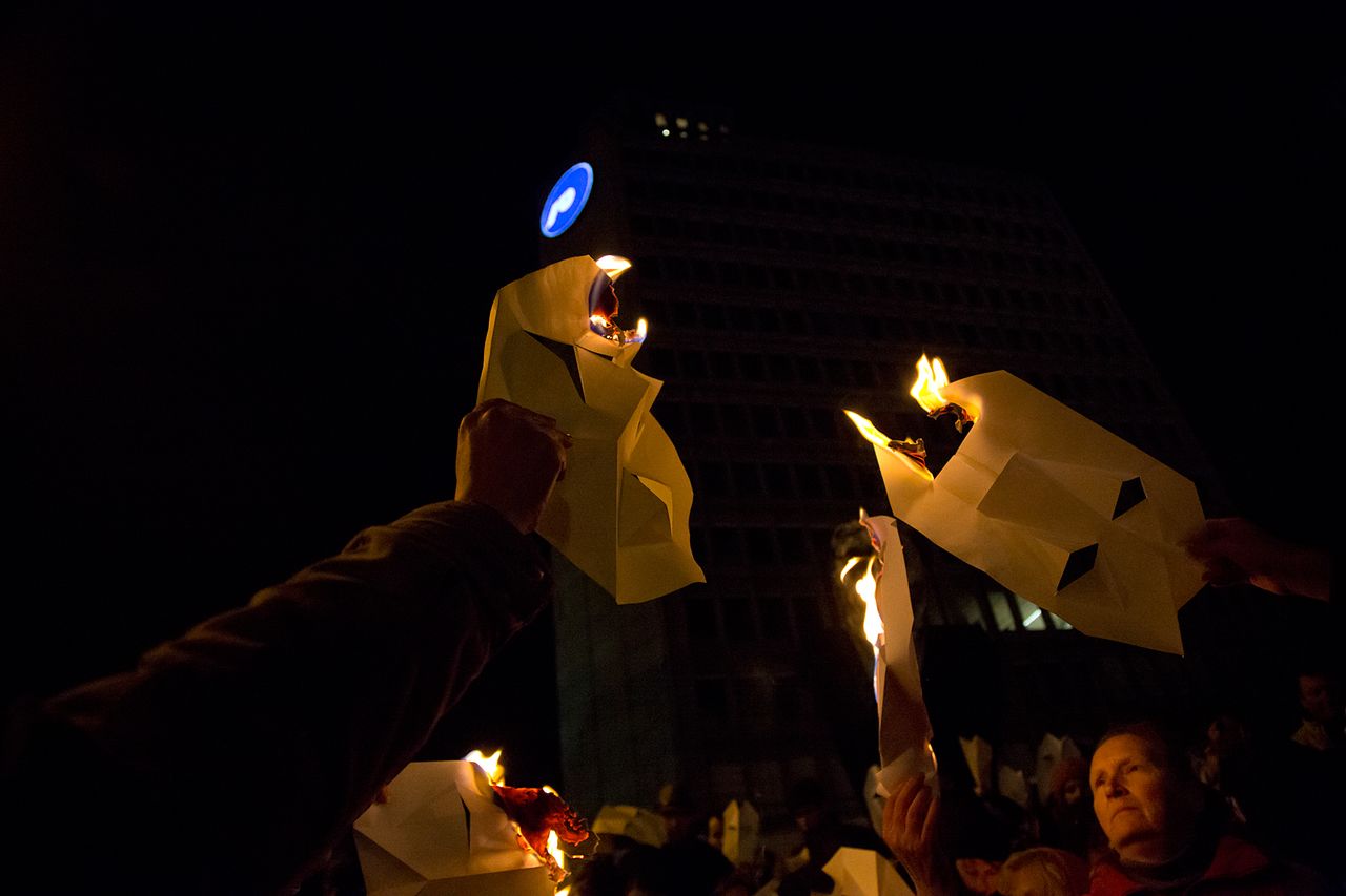 File:Teatro matita 2013 masks protestival Photo Simon Pintar - Madpixel.jpg