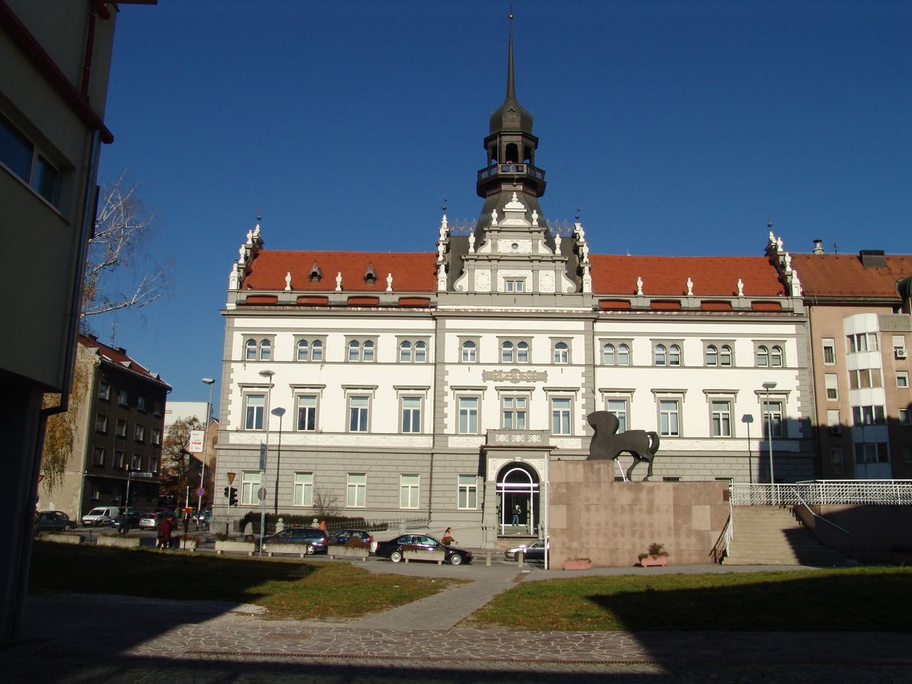 File:Narodni dom Maribor 2006 exterior.JPG