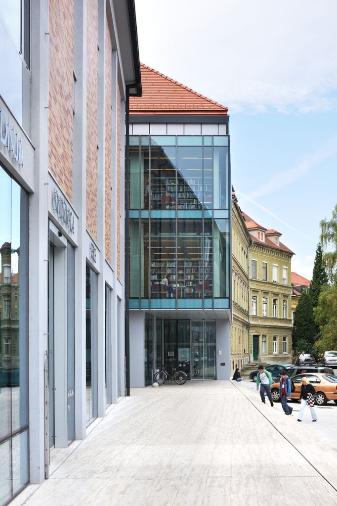 File:STVAR architects 2011 Celje Central Library exterior detail.JPG