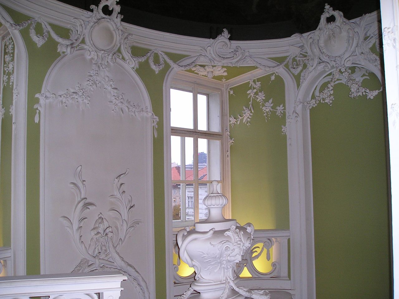 File:Archives of the Republic of Slovenia 2003 Gruber Palace interior.jpg
