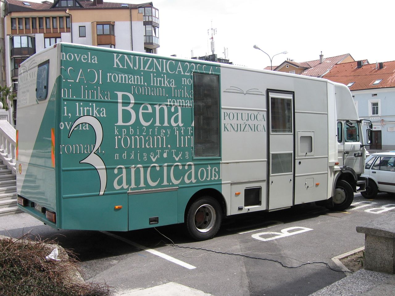 File:Beno Zupancic Library Postojna 2006 mobile library Photo Uros Mlinar.jpg