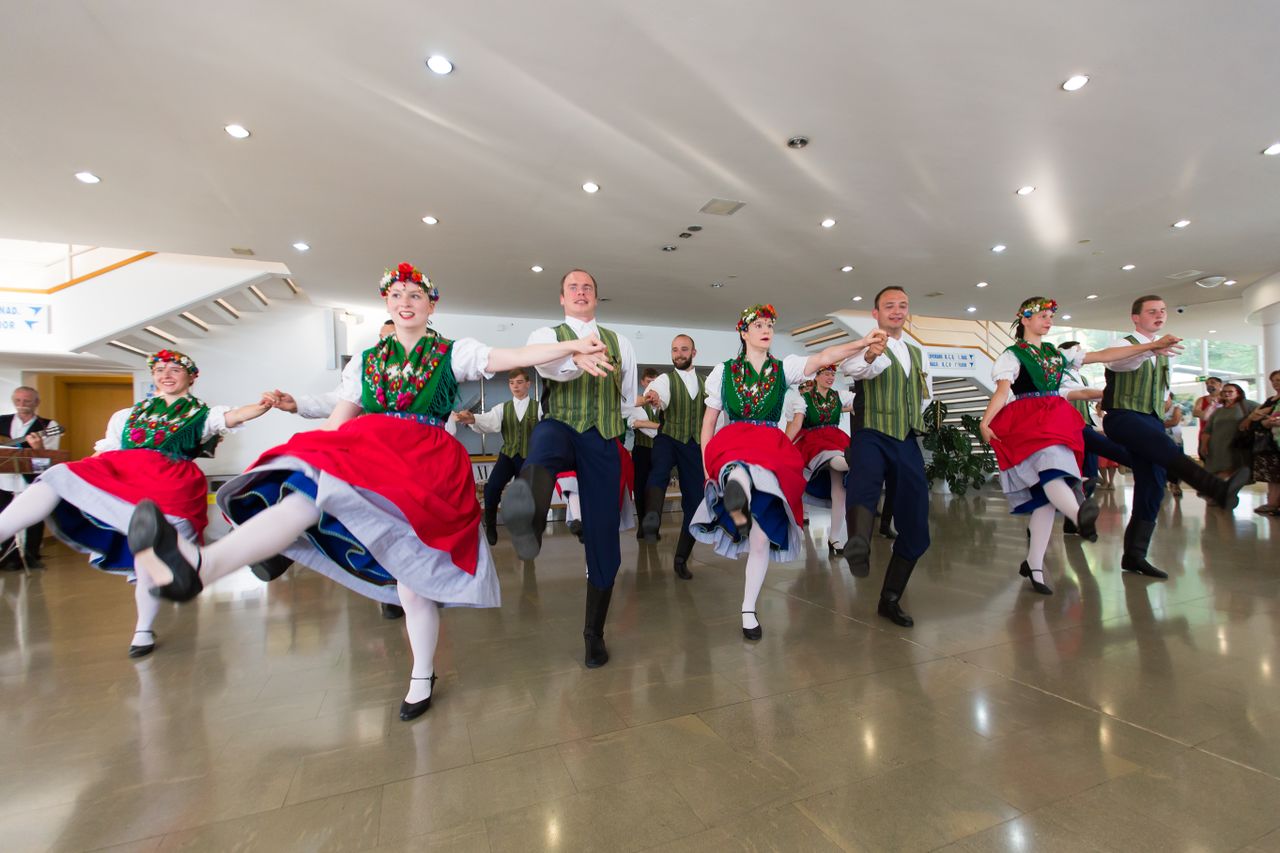 File:Bled festival 2016 Schmerlitz folklore group Photo Boris Pretnar.jpg