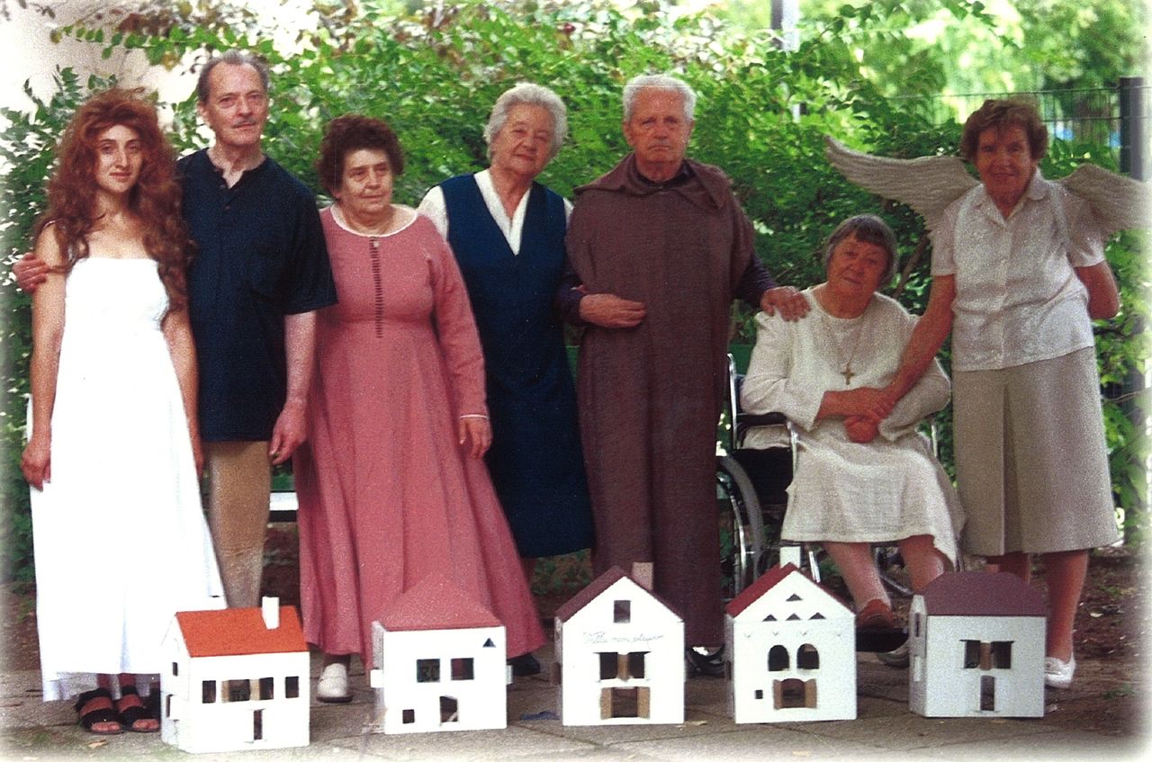 File:Muzeum Institute 2000 All Together Now Photo Egon Kase.jpg