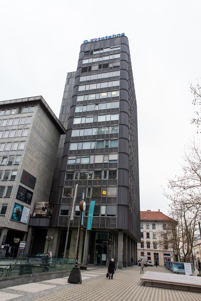 File:Osmoza 2021 Avtotehna skyscraper Photo Kaja Brezocnik (2).jpg