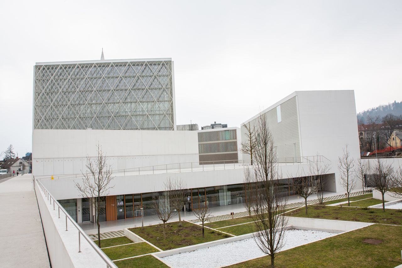 File:Bevk Perovic Arhitekti 2021 Islamic Religious and Cultural Centre Photo Kaja Brezocnik.jpg