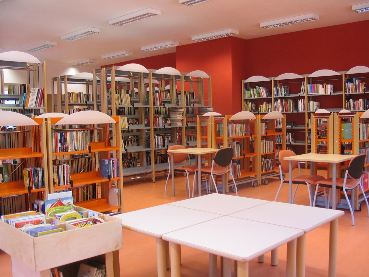 File:Radlje ob Dravi Public Library 2011 Podvelka branch.JPG
