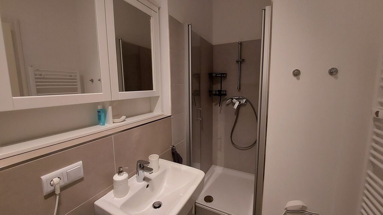 File:Slovene Arts & Culture Residency Berlin 2022 bathroom 1.jpg