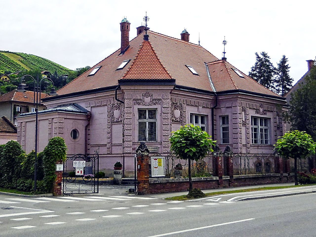 Lendava-Lendva Library 2014 01.jpg