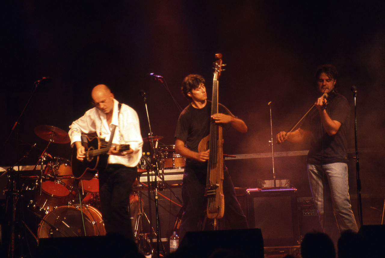 File:Folkest Festival 2001 Vlado Kreslin & Mali bogovi.jpg