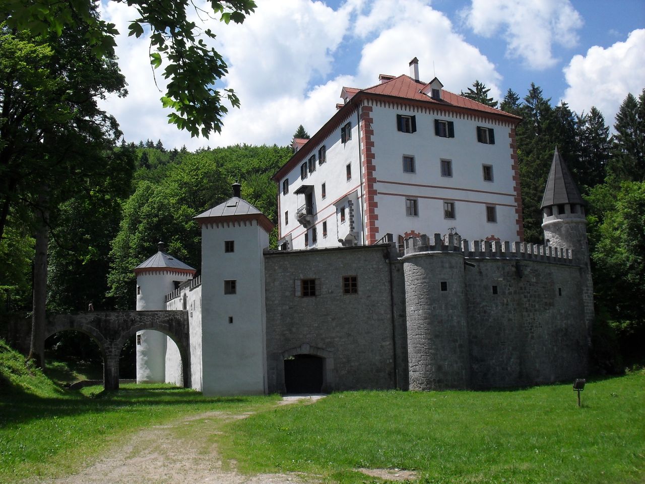 Sneznik Castle - 02.JPG