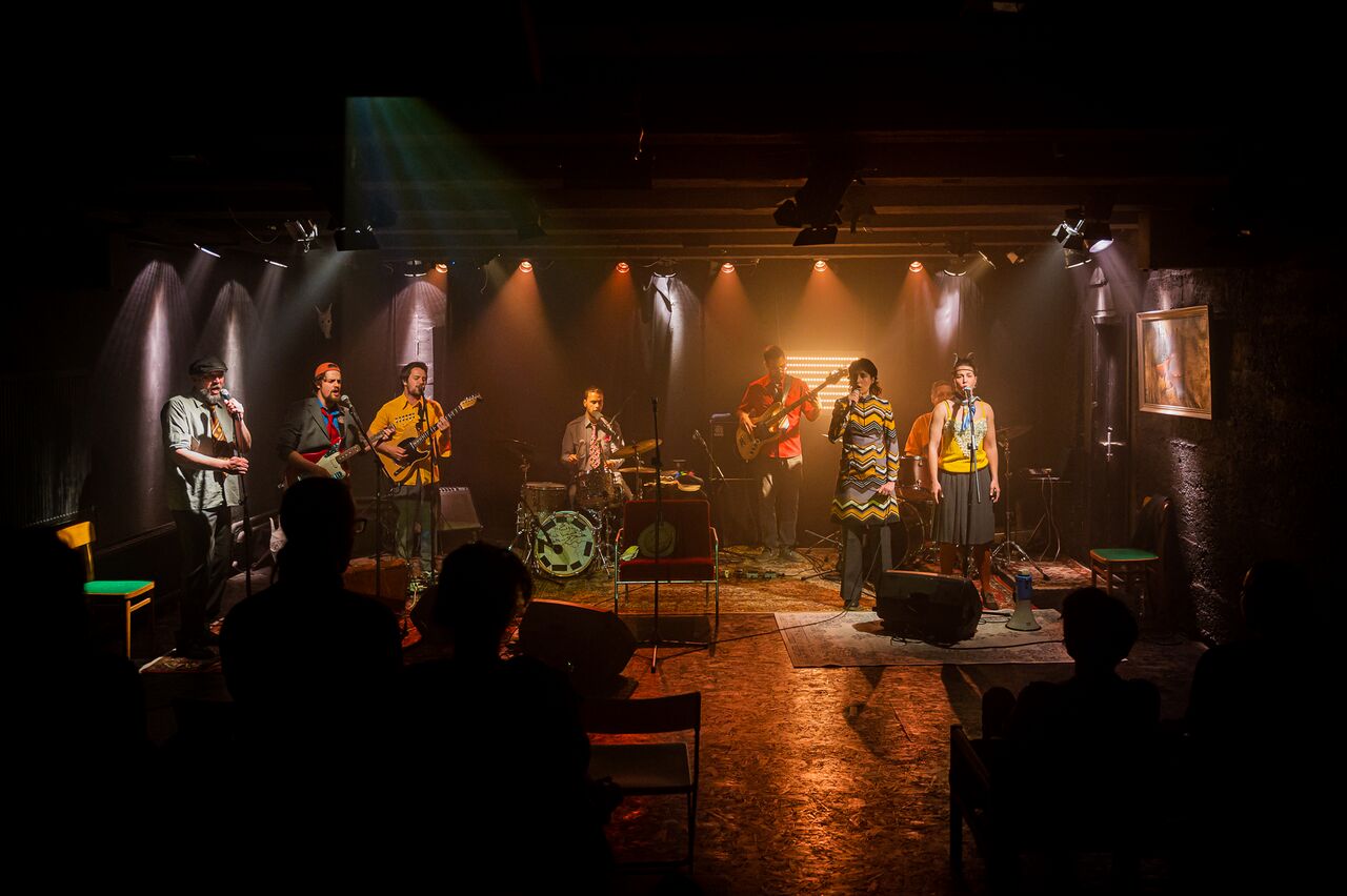 File:Crossings Festival 2023 BetON7 by Teater photo Gregor Salobir.jpg