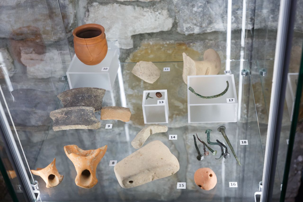 File:Sergej Masera Maritime Museum Piran 2020 Archeological collection Photo Kaja Brezocnik.jpg