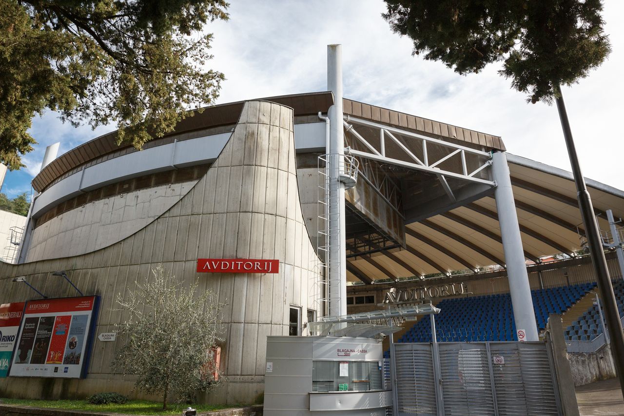 File:Portoroz Auditorium 2020 Exterior Photo Kaja Brezocnik (3).jpg