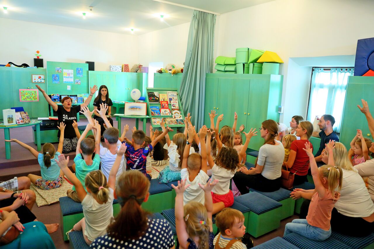 File:Arsana International Music Festival 2023 young attendees praising the sun Photo Crt Goznik.jpg