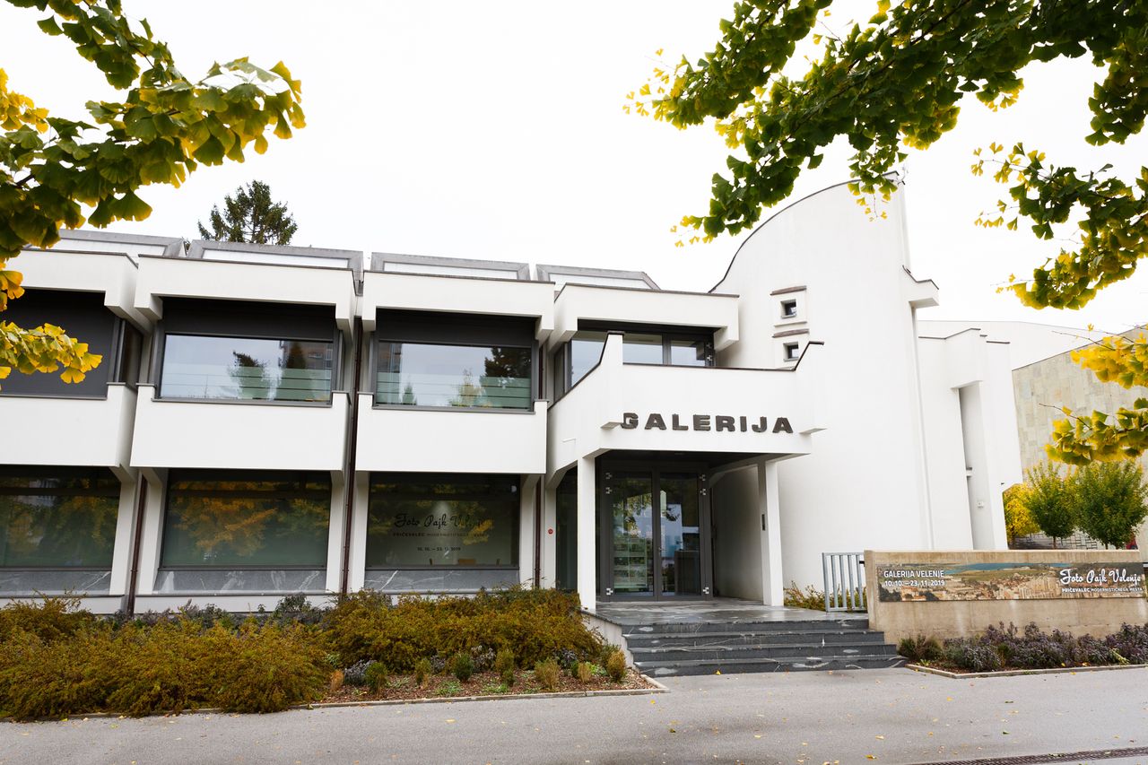 File:Festival Velenje - Velenje Gallery 2019 Exterior Photo Kaja Brezocnik.jpg