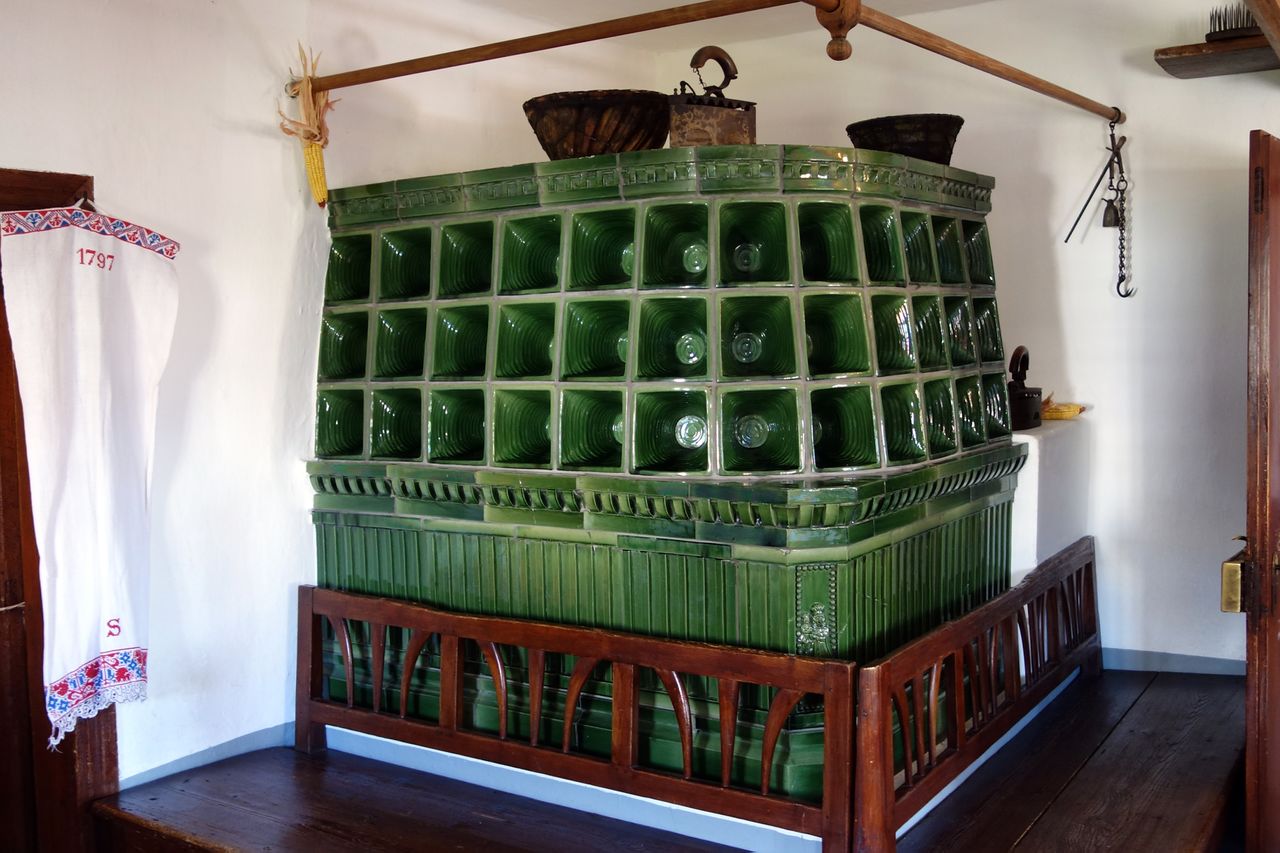 File:Birthplace of France Preseren 2013 tiled stove.jpg