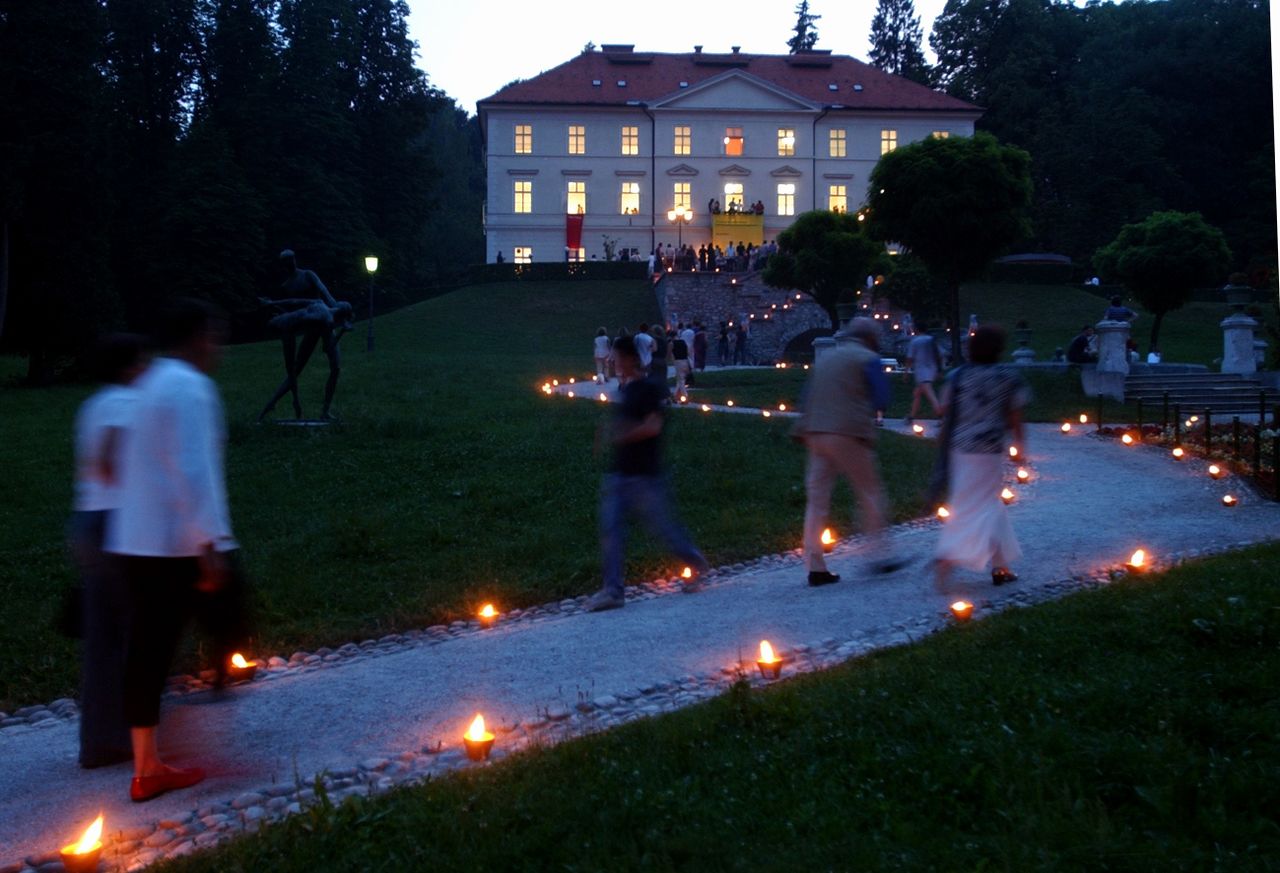 File:International Centre of Graphic Arts 2011 Museums on a Summer Night.jpg