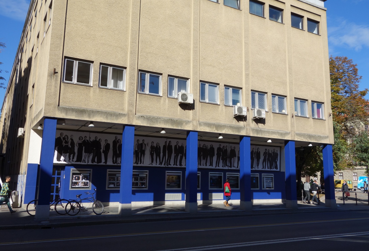 File:Slovene National Theatre Drama Ljubljana 2013 03.jpg